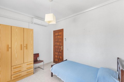 Villa à vendre à Alicante, Espagne, 4 chambres,  No. 189978 - photo 4