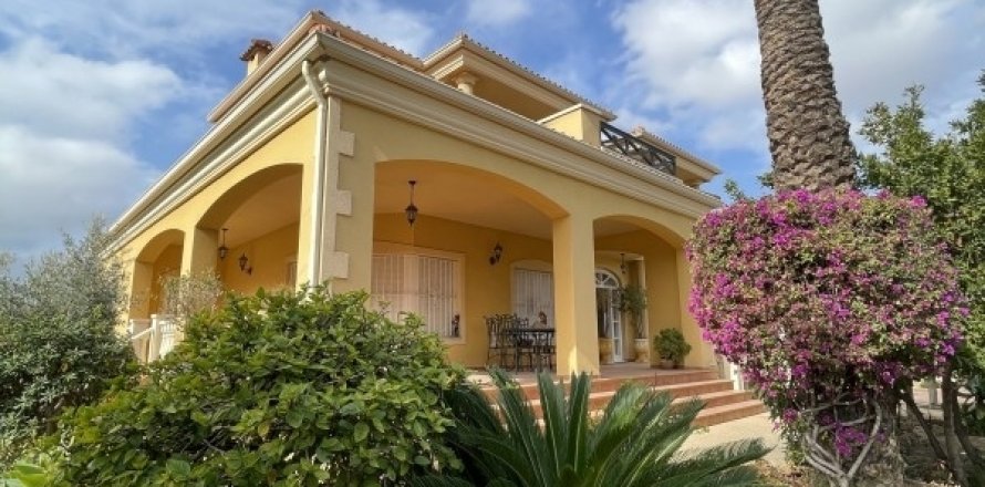 Māja Elche, Alicante, Spānijā 4 istabas, 424 m2 Nr. 152324