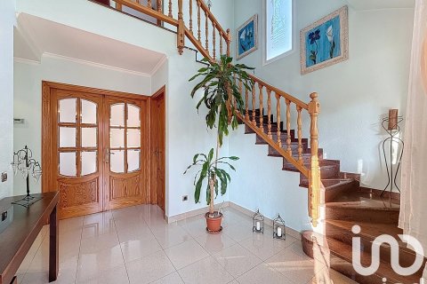 Продажа дома в Монторнес-дель-Вальес, Барселона, Испания 5 спален, 382м2 №173375 - фото 14