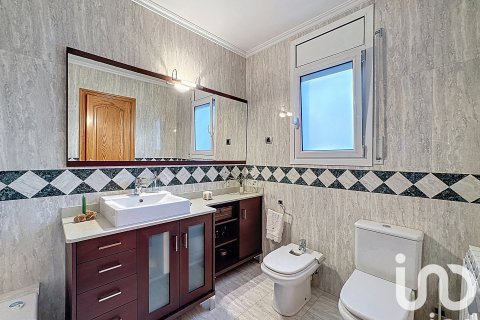 Продажа дома в Монторнес-дель-Вальес, Барселона, Испания 5 спален, 382м2 №173375 - фото 16