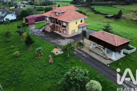 Hus till salu i Aviles, Asturias, Spanien 6 sovrum, 368 kvm. Nr. 152781 - foto 2