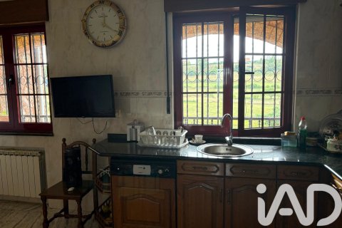 Hus till salu i Aviles, Asturias, Spanien 6 sovrum, 368 kvm. Nr. 152781 - foto 17