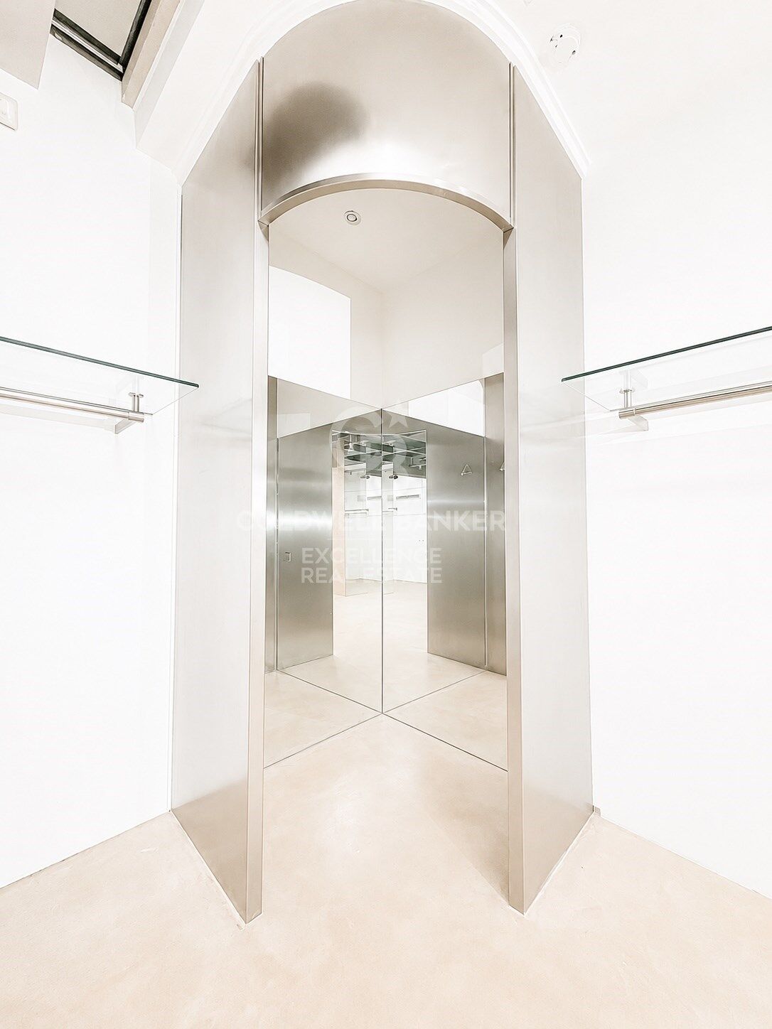 Commercial property à Valencia, Espagne 110 m2 No. 179209