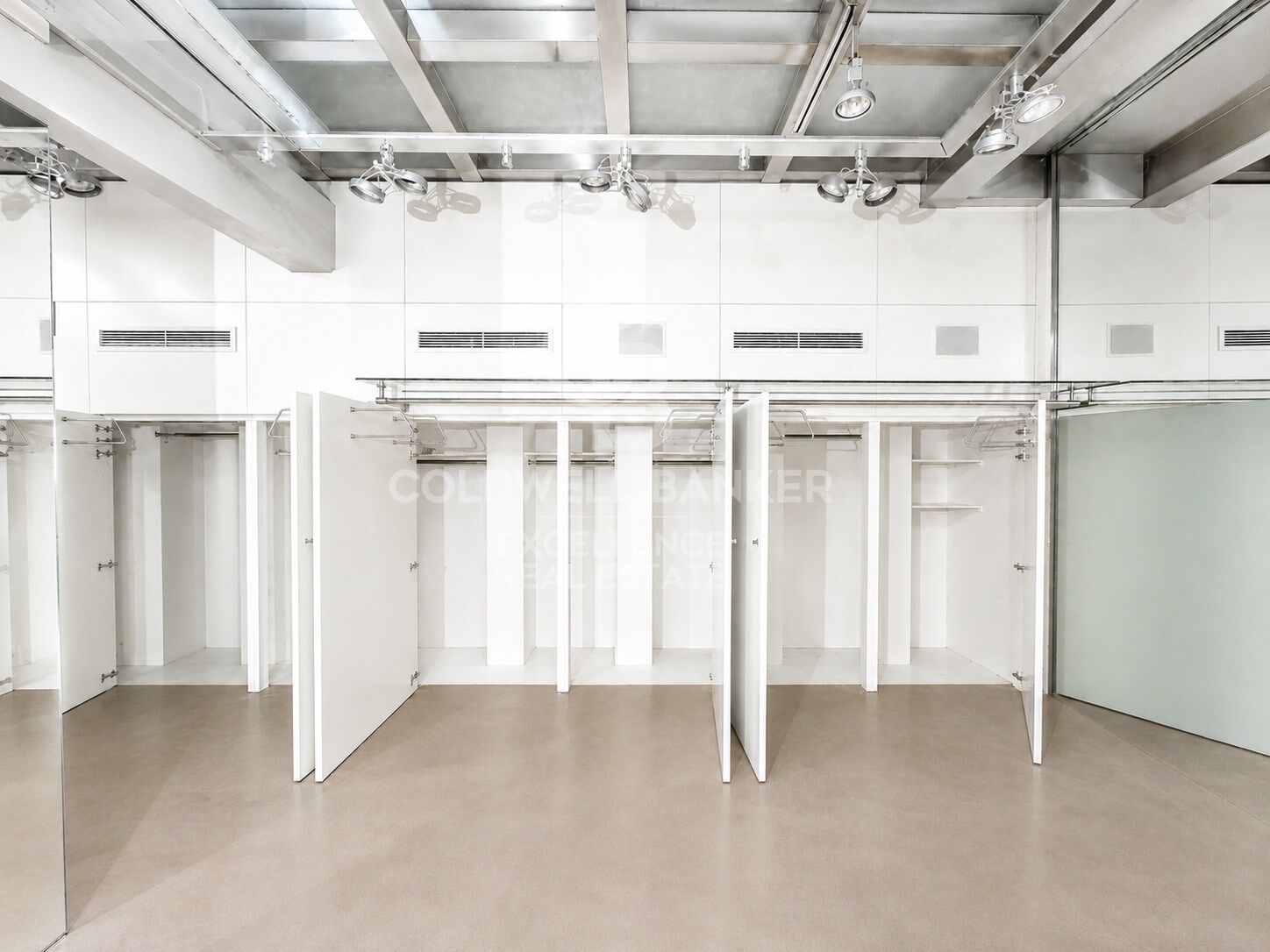 Commercial property à Valencia, Espagne 110 m2 No. 179209