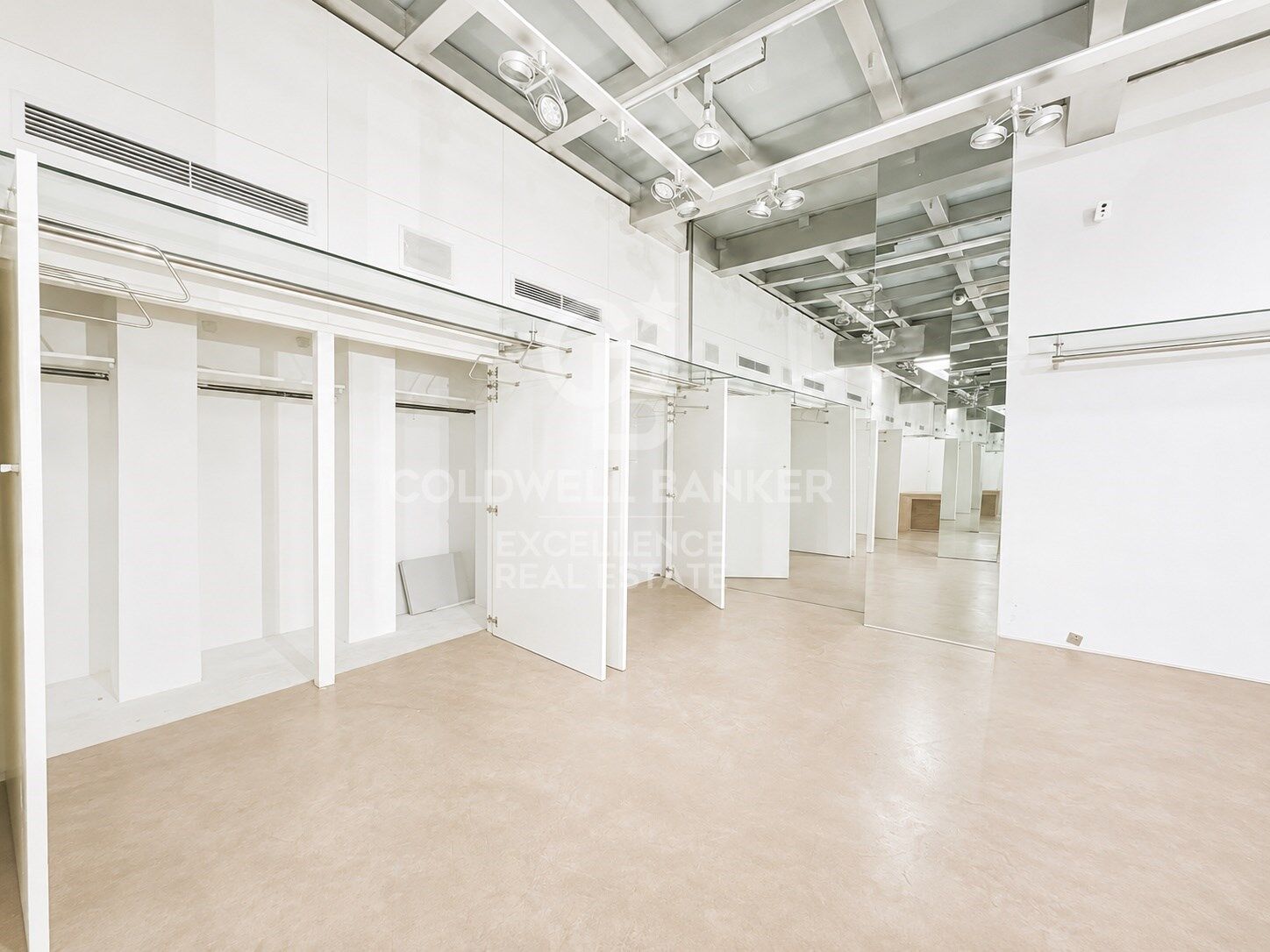 Commercial property à Valencia, Espagne 110 m2 No. 179209