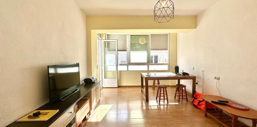 Apartamento en Torrevieja, Alicante, España 3 dormitorios, 90 m2 No. 188526