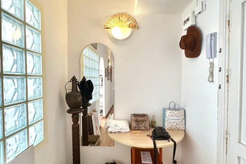 Apartamento en venta en Torrevieja, Alicante, España 3 dormitorios, 90 m2 No. 188526 - foto 3