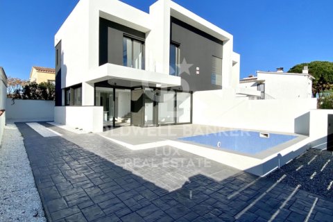 Hus i Empuriabrava, Girona, Spanien 4 sovrum, 162 kvm. Nr. 160279