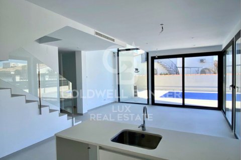 Hus till salu i Empuriabrava, Girona, Spanien 4 sovrum, 166 kvm. Nr. 160278 - foto 2