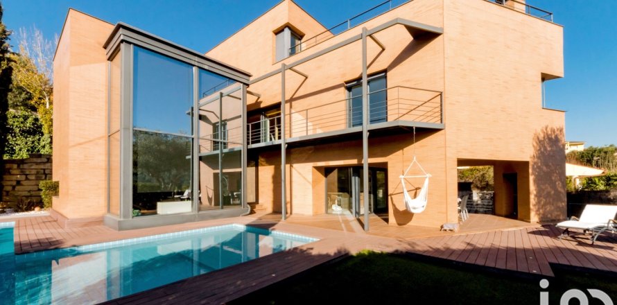 Māja Castellvi de Rosanes, Barcelona, Spānijā 6 istabas, 420 m2 Nr. 153729