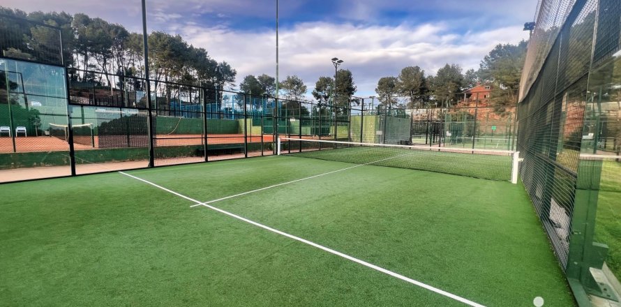 Terreno a Corbera de Llobregat, Barcelona, Spagna 20976 mq. N° 153735