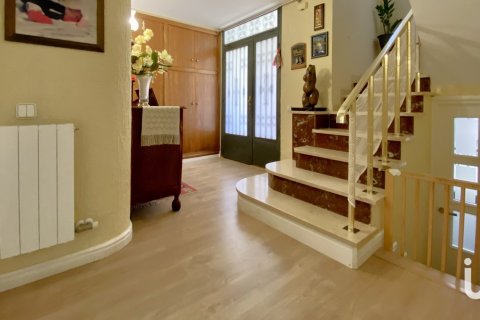 Hus till salu i Argentona, Barcelona, Spanien 6 sovrum, 285 kvm. Nr. 153733 - foto 2