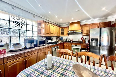 Villa till salu i Torrevieja, Alicante, Spanien 4 sovrum, 291 kvm. Nr. 148520 - foto 27