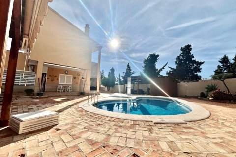 Villa till salu i Torrevieja, Alicante, Spanien 4 sovrum, 291 kvm. Nr. 148520 - foto 11