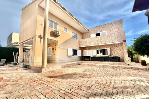 Villa i Torrevieja, Alicante, Spanien 4 sovrum, 291 kvm. Nr. 148520