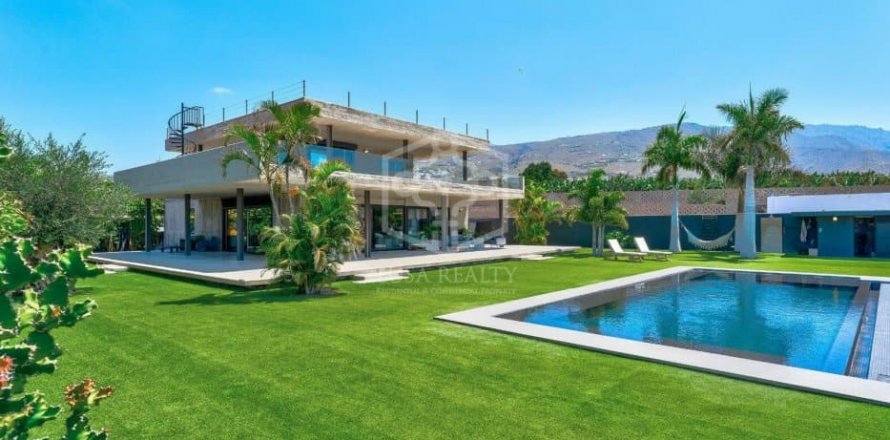 Villa Adeje, Tenerife, Spain 4 bedrooms, 890 sq.m. No. 111068