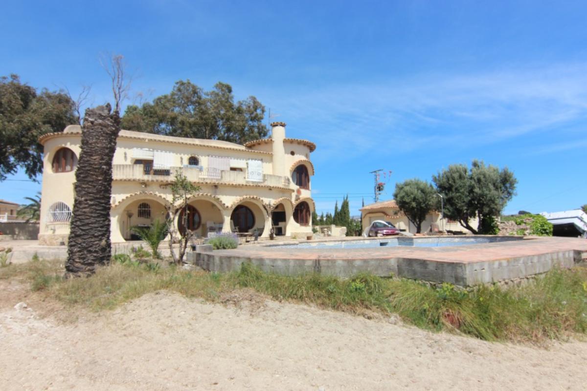 Villa in Benissa, Alicante, Spain 4 bedrooms, 347 sq.m. No. 78752