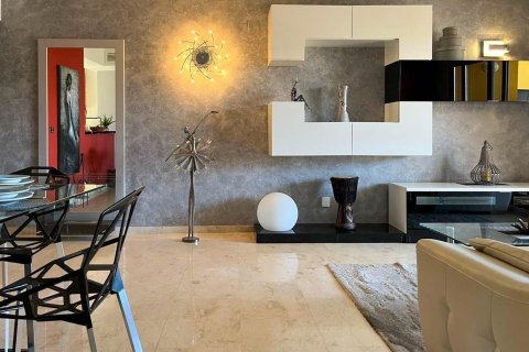 Apartament w Torrevieja, Alicante, Hiszpania 1 sypialnia, 106 mkw. nr 181932 – zdjęcie 16