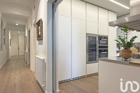 Huoneisto vuokrattavana Barcelona, Espanja, 5 makuuhuonetta, 249 m2 No. 154322 - kuva 13