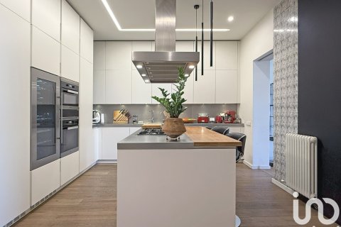 Huoneisto vuokrattavana Barcelona, Espanja, 5 makuuhuonetta, 249 m2 No. 154322 - kuva 11