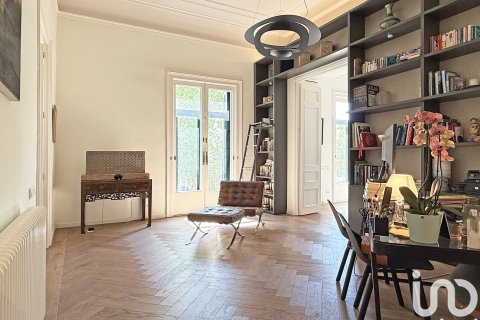 Huoneisto vuokrattavana Barcelona, Espanja, 5 makuuhuonetta, 249 m2 No. 154322 - kuva 15