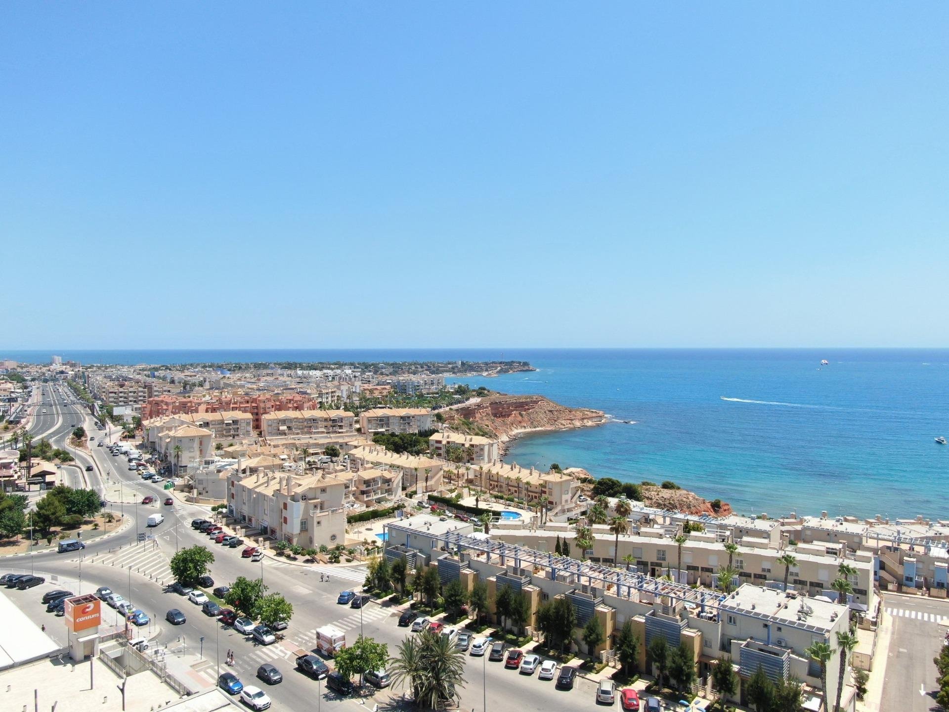 Villa in Campoamor, Alicante, Spain 4 bedrooms, 196 sq.m. No. 75871