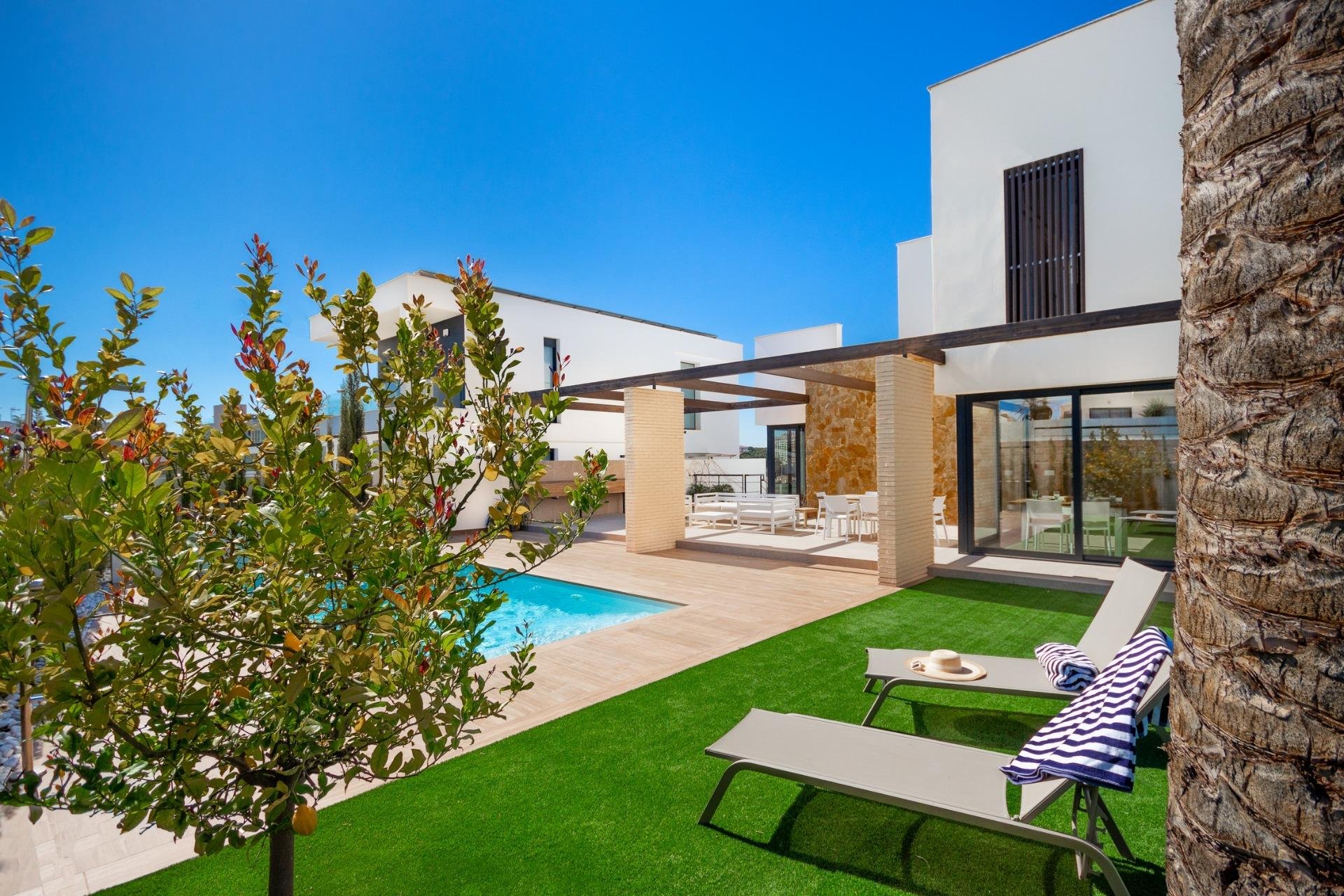 Villa in Campoamor, Alicante, Spain 4 bedrooms, 196 sq.m. No. 75871