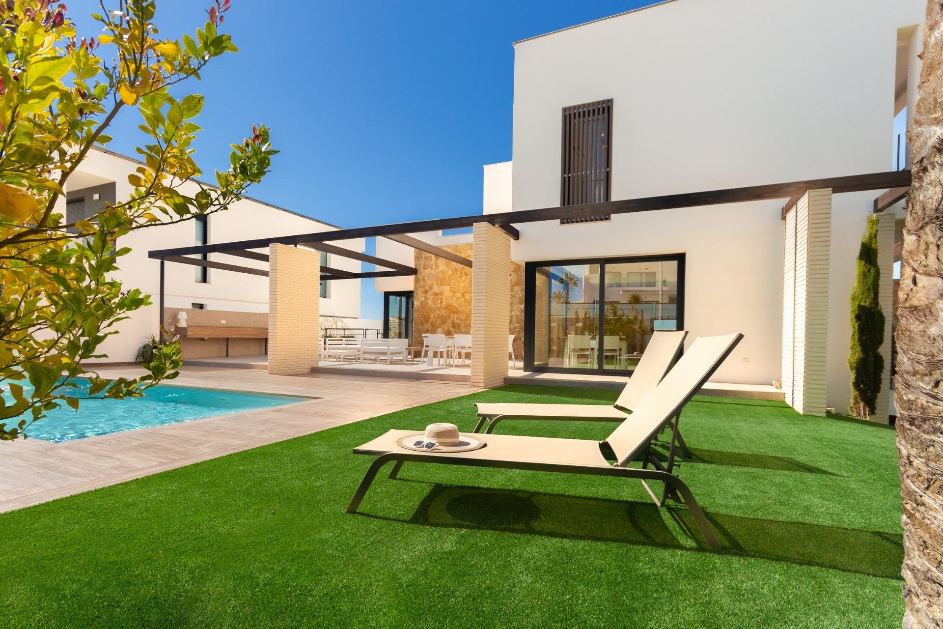 Villa in Campoamor, Alicante, Spain 4 bedrooms, 196 sq.m. No. 75871