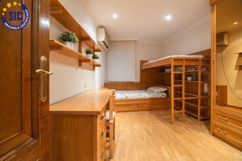 Huoneisto myytävänä Valencia, Espanja, 4 makuuhuonetta, 155 m2 No. 149515 - kuva 10