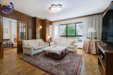 Huoneisto Valencia, Espanja 4 makuuhuonetta, 155 m2 No. 149515