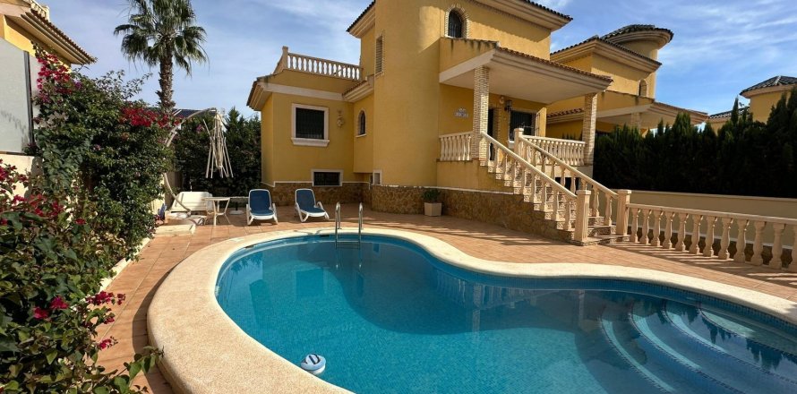 Villa a La Regia, Alicante, Spagna 3 camere da letto, 360 mq. N° 140656