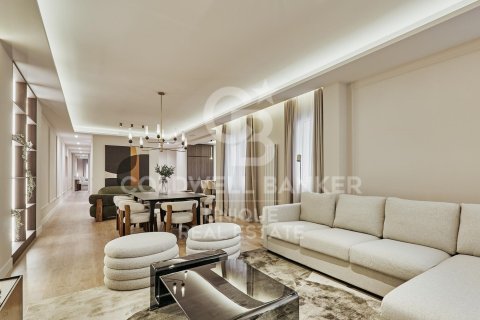 Apartamento en venta en Madrid, España 3 dormitorios, 179 m2 No. 158341 - foto 4