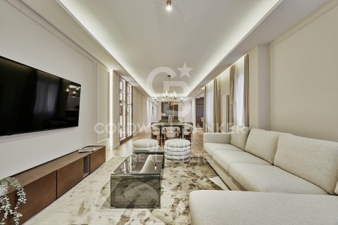 Apartment for sale in Madrid, Spain 3 bedrooms, 179 sq.m. No. 158341 - photo 6