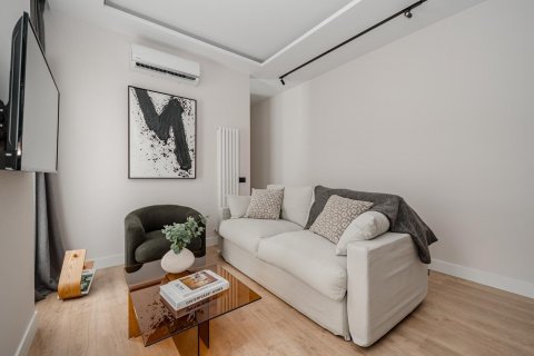 Apartment for sale Madrid, Spain 3 bedrooms, 112 sq.m. No. 116986 - photo 3