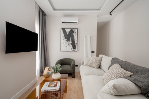 Apartment for sale Madrid, Spain 3 bedrooms, 112 sq.m. No. 116986 - photo 2