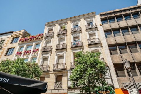 Apartment for sale Madrid, Spain 3 bedrooms, 112 sq.m. No. 116986 - photo 17