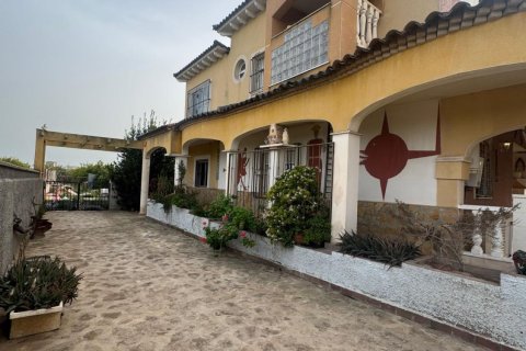 Villa a Orihuela, Alicante, Spagna 5 camere da letto, 250 mq. N° 156102