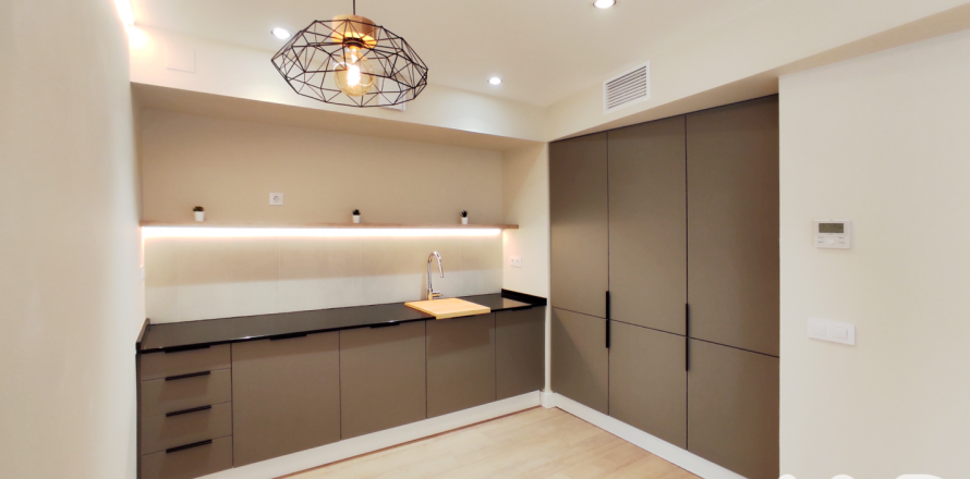 Komerciāls īpašums Barcelona, Spānijā 67 m2 Nr. 152757