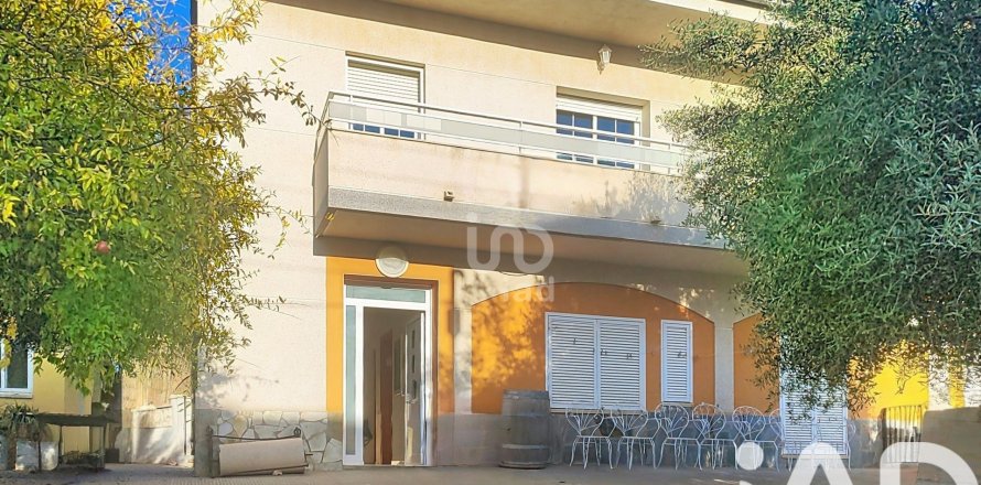 Talo Vilanova i la Geltru, Barcelona, Espanja 7 makuuhuonetta, 180 m2 No. 152754