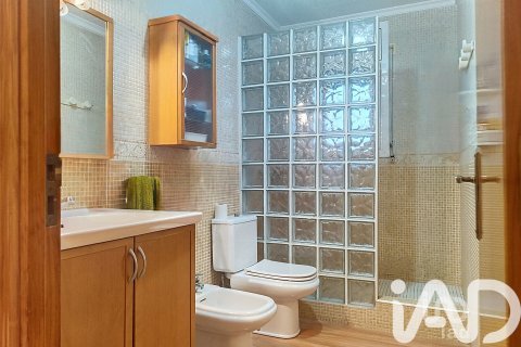 Talo myytävänä Vilanova i la Geltru, Barcelona, Espanja, 7 makuuhuonetta, 180 m2 No. 152754 - kuva 28