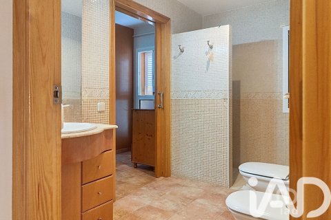 Talo myytävänä Vilanova i la Geltru, Barcelona, Espanja, 7 makuuhuonetta, 180 m2 No. 152754 - kuva 15