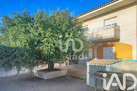 Talo myytävänä Vilanova i la Geltru, Barcelona, Espanja, 7 makuuhuonetta, 180 m2 No. 152754 - kuva 2