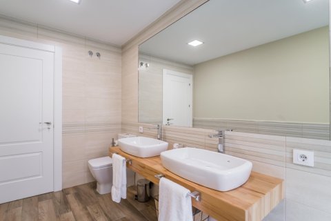 Apartamento en alquiler en Madrid, España 3 dormitorios, 220 m2 No. 191610 - foto 19