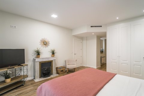 Apartamento en alquiler en Madrid, España 3 dormitorios, 220 m2 No. 191610 - foto 12
