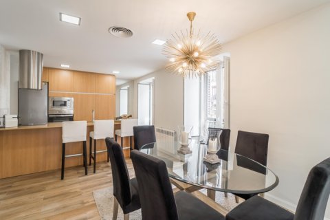 Apartamento en alquiler en Madrid, España 3 dormitorios, 220 m2 No. 191610 - foto 6
