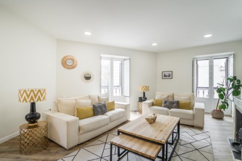 Apartamento en Madrid, España 3 dormitorios, 220 m2 No. 191610