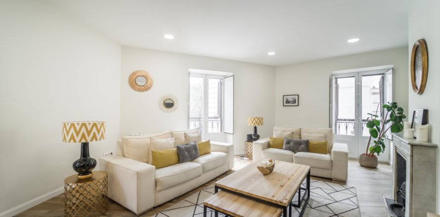 Apartamento en Madrid, España 3 dormitorios, 220 m2 No. 191610
