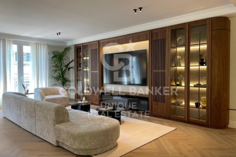 Huoneisto Madrid, Espanja 4 makuuhuonetta, 243 m2 No. 160070