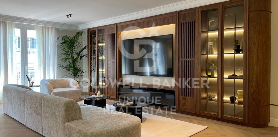 Wohnung in Madrid, Spanien 4 Schlafzimmer, 243 m2 Nr. 160070
