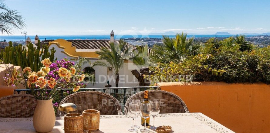 Apartment à Marbella, Malaga, Espagne 3 chambres, 217 m2 No. 178563